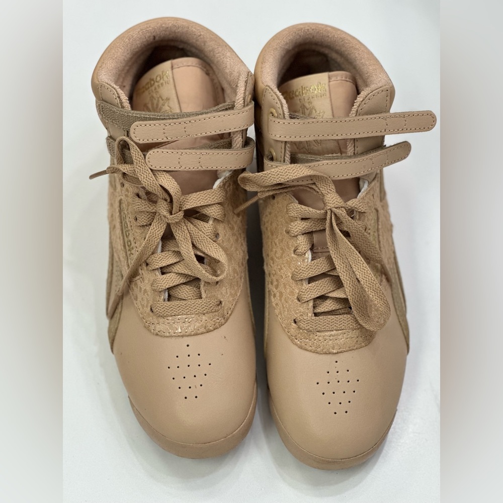 Beige Reebox Classics - Picture 3 of 4